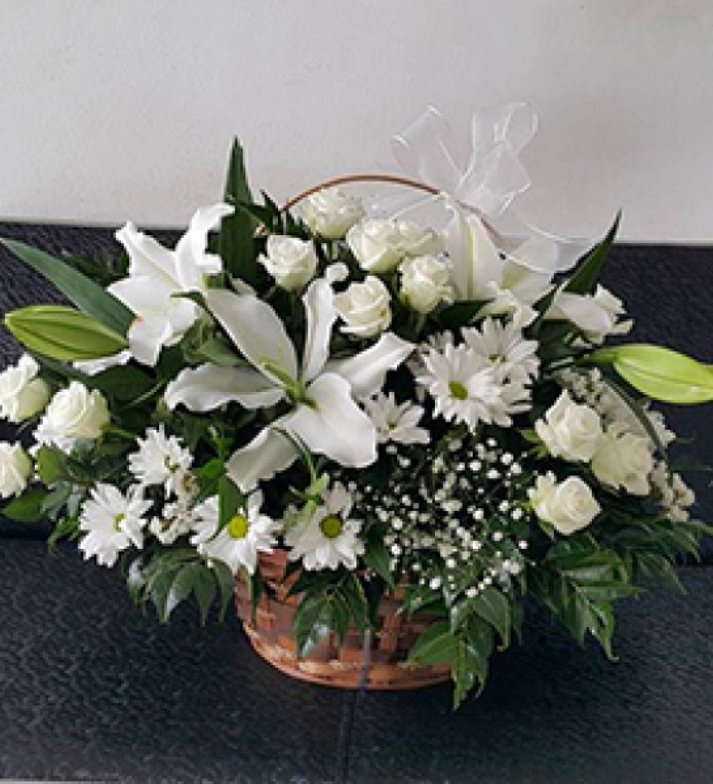 manavgat sepette beyaz kazablanka gerbera side çiçek sepeti özel aranjman